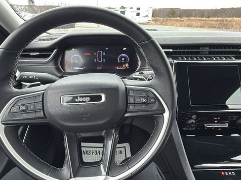 Used 2022 Jeep Grand Cherokee Laredo w/ Luxury Tech Group I image 27