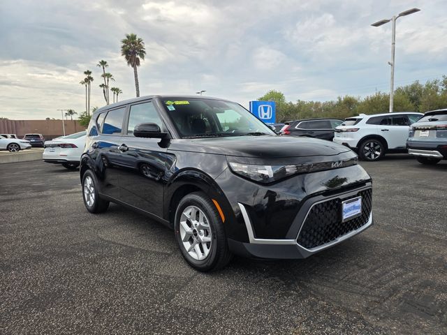 Used 2025 Kia Soul LX w/ LX Technology Package FWD image 4