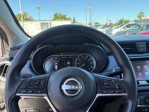 Used 2025 Nissan Versa SV FWD image 25