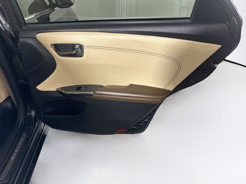 Used 2013 Toyota Avalon Limited image 30