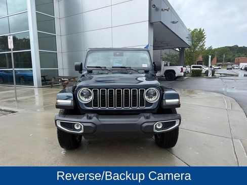 Used 2025 Jeep Wrangler Unlimited Sahara AWD/4WD image 3