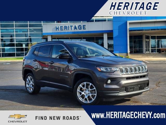 Used 2023 Jeep Compass Latitude AWD/4WD image 1