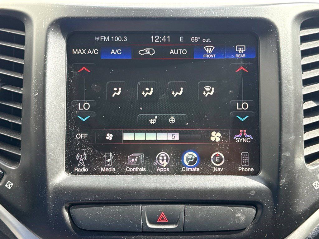 Used 2017 Jeep Cherokee Limited FWD image 22