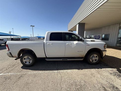 Used 2022 RAM 2500 Big Horn AWD/4WD image 3
