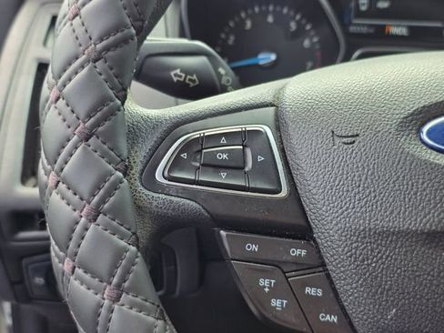 Used 2015 Ford Focus SE FWD image 29