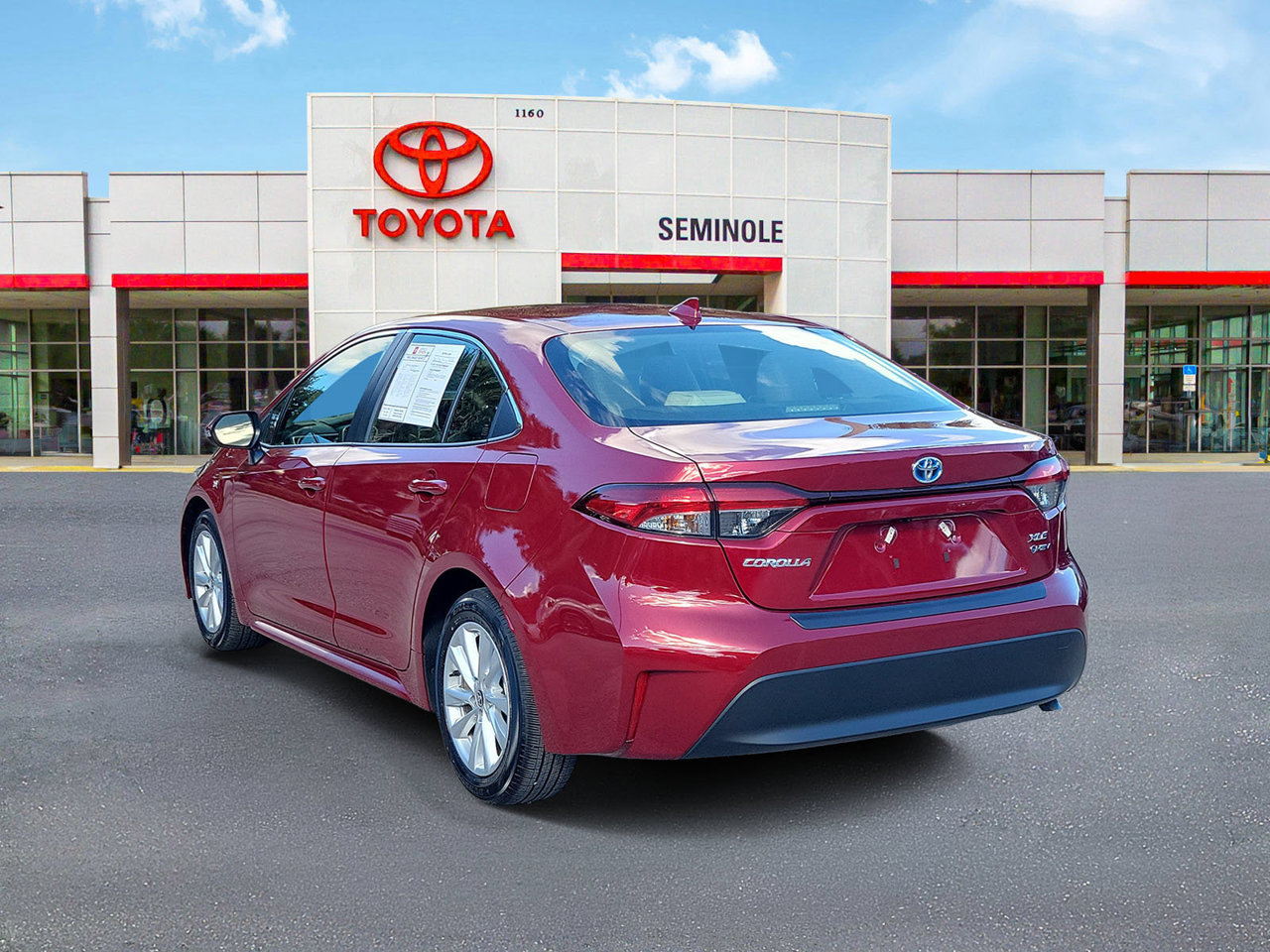 Used 2025 Toyota Corolla XLE FWD image 4