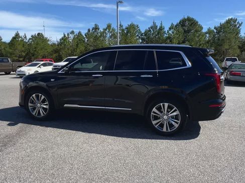 Used 2025 Cadillac XT6 Premium Luxury image 6