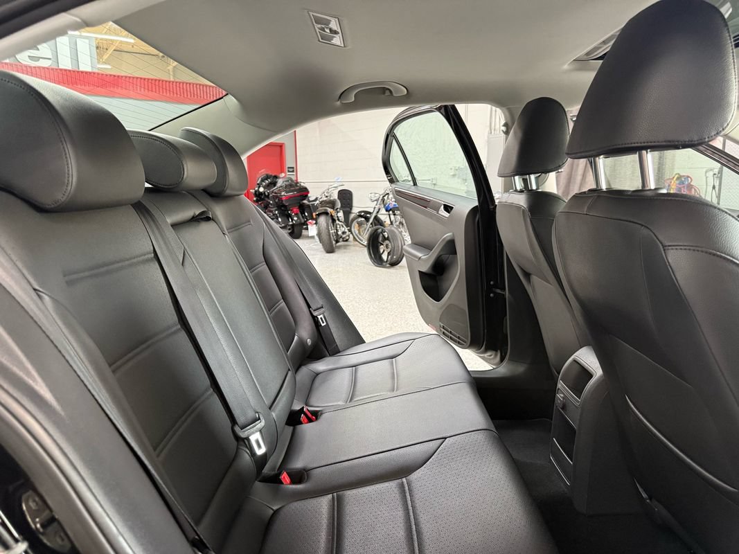 Used 2017 Volkswagen Jetta SEL FWD image 19