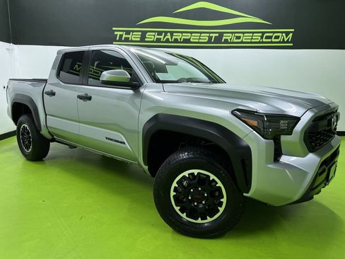 Used 2025 Toyota Tacoma TRD Off-Road AWD/4WD image 1
