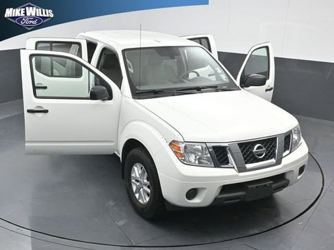 Used 2018 Nissan Frontier SV image 25