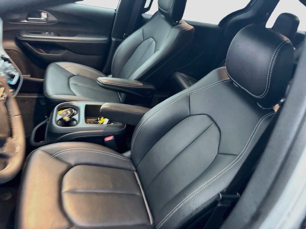 Used 2026 Chrysler Pacifica Select FWD image 18