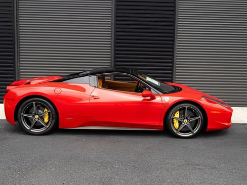 Used 2015 Ferrari 458 Spider RWD image 8