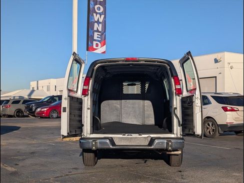 Used 2022 GMC Savana 2500 w/ Driver Convenience Package image 23