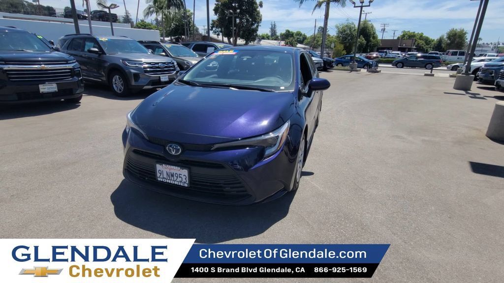 Used 2024 Toyota Corolla LE FWD image 4