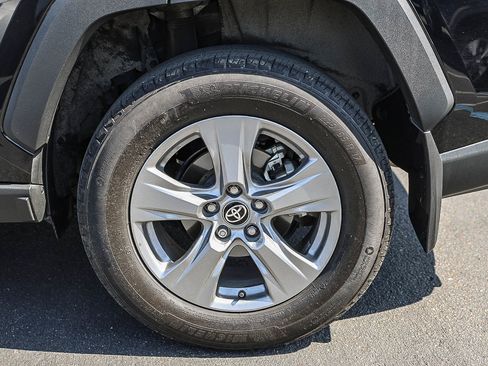 Used 2025 Toyota RAV4 XLE FWD image 27