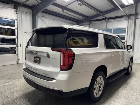 Used 2022 GMC Yukon XL SLT AWD/4WD image 17