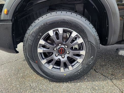 Used 2023 Nissan Titan PRO-4X w/ Pro-4x Convenience Package image 8