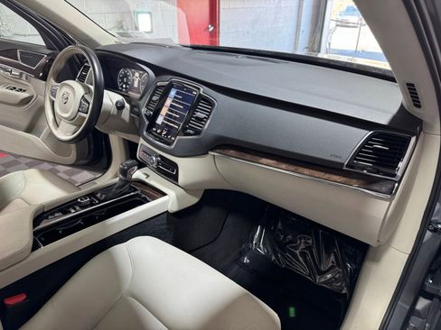 Used 2017 Volvo XC90 T6 Momentum w/ Vision Package image 23