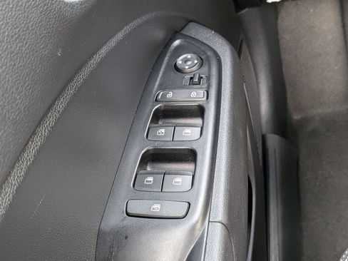 Certified 2025 Hyundai Venue SEL FWD image 26