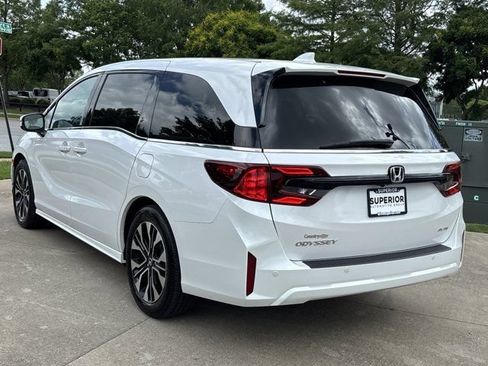 Used 2025 Honda Odyssey Elite image 11