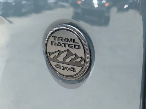 Used 2024 Jeep Gladiator Sport AWD/4WD image 13