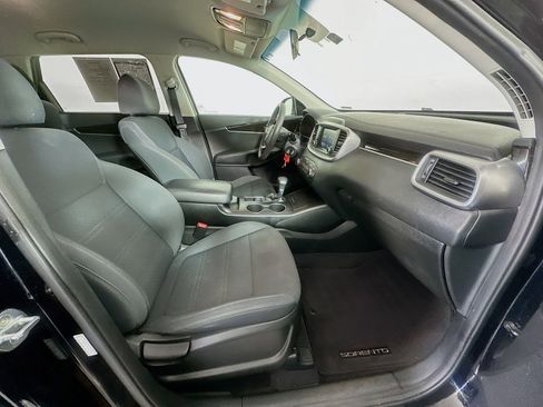Used 2020 Kia Sorento LX FWD image 25