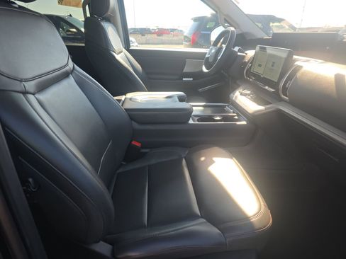 Used 2025 Ford Expedition Active image 13