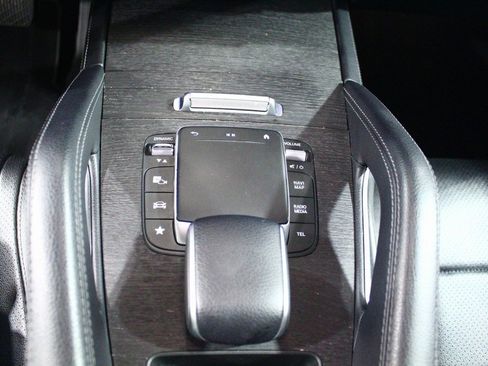 Used 2021 Mercedes-Benz GLE 350 4MATIC w/ Premium Package image 22