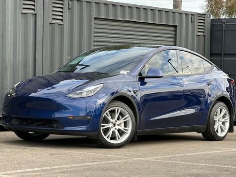 Used 2023 Tesla Model Y Long Range image 1