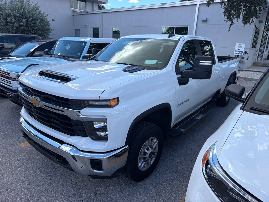 Used 2026 Chevrolet Silverado 2500 LT AWD/4WD image 2
