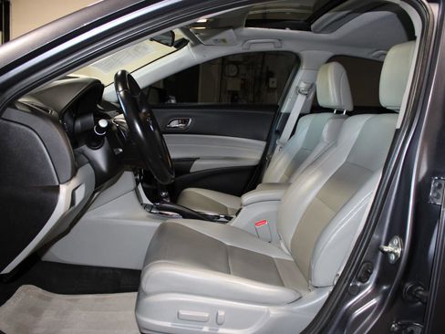 Used 2017 Acura ILX FWD image 8