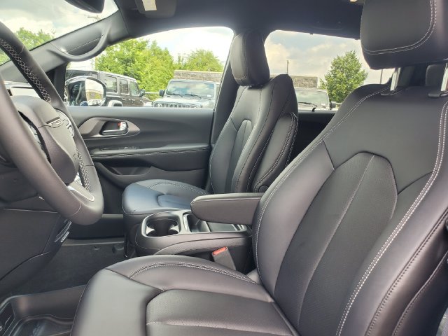 New 2027 Chrysler Pacifica Select AWD/4WD image 10