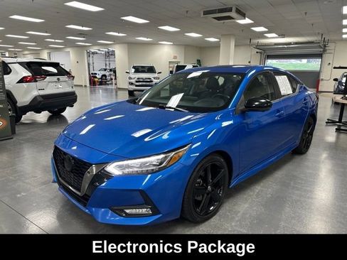 Used 2022 Nissan Sentra SR w/ SR Premium Package FWD image 3