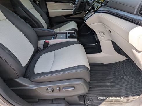 Used 2026 Honda Odyssey Elite image 32