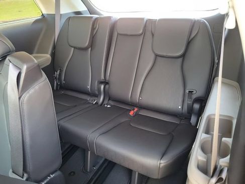 New 2026 Kia Carnival EX FWD image 13