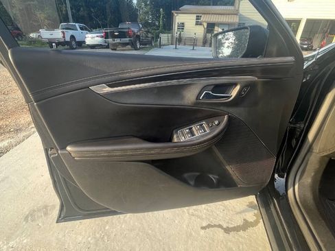 Used 2018 Chevrolet Impala LT FWD image 18