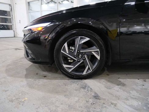 Used 2025 Hyundai Elantra SEL image 5