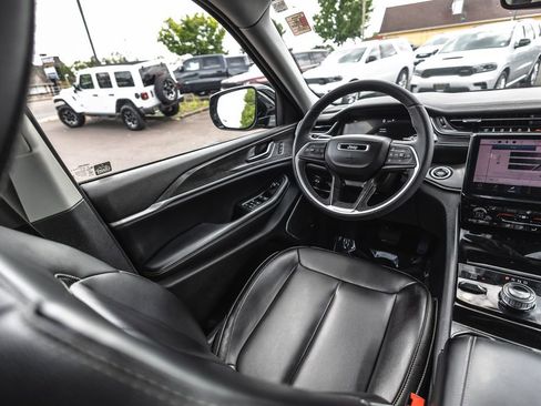 Used 2023 Jeep Grand Cherokee L Limited AWD/4WD image 22