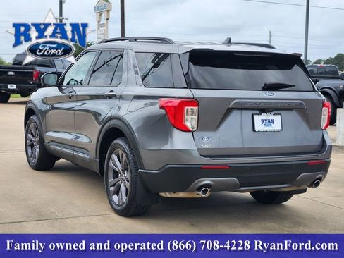 Certified 2022 Ford Explorer XLT w/ Equipment Group 202A RWD image 4