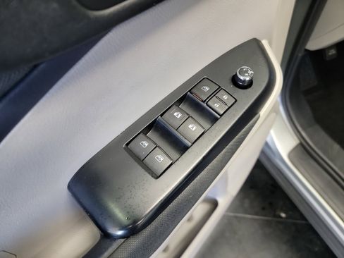 Used 2017 Toyota Highlander LE FWD image 14