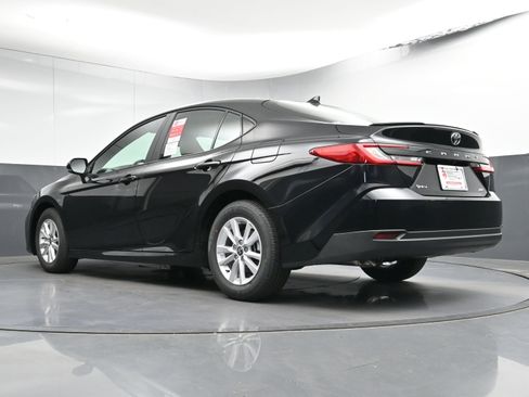 Used 2025 Toyota Camry LE w/ Convenience Package image 26