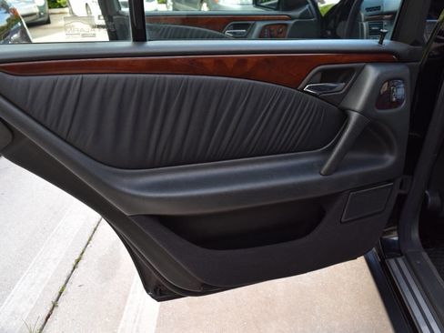 Used 1998 Mercedes-Benz E 320 Sedan image 47