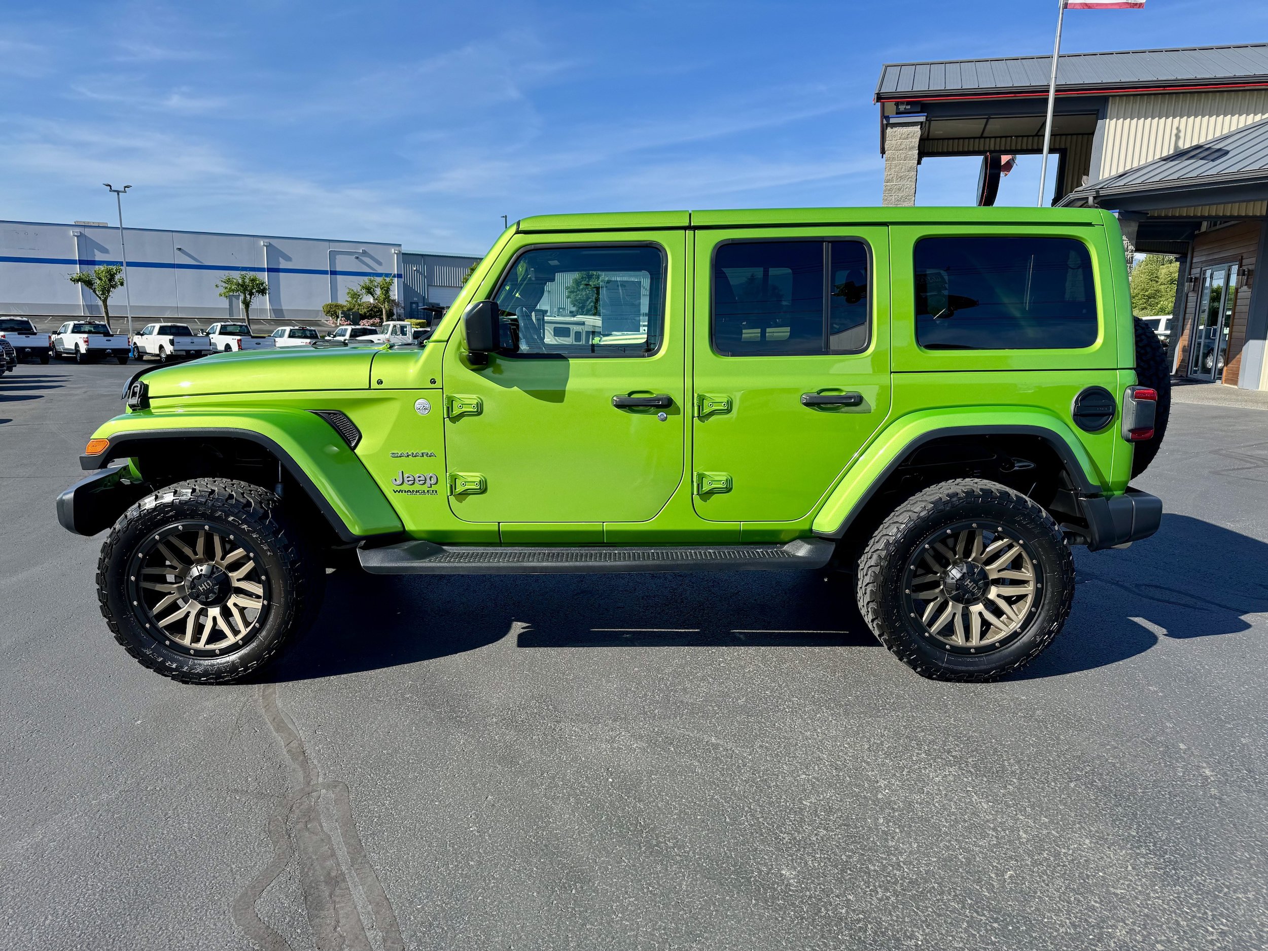 Used 2018 Jeep Wrangler Unlimited Sahara w/ Uconnect 4C Nav & Sound Group AWD/4WD image 7