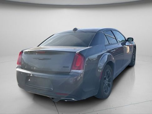 Used 2020 Chrysler 300 Touring w/ Sport Appearance Package image 4