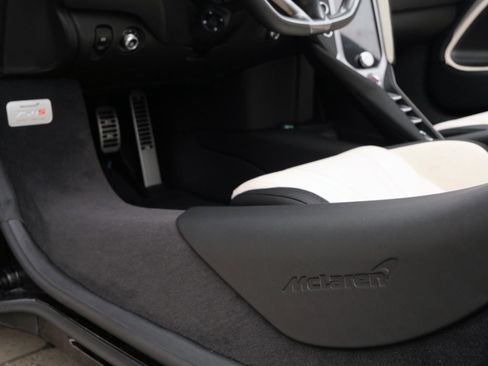 Used 2024 McLaren 750S Spider image 15