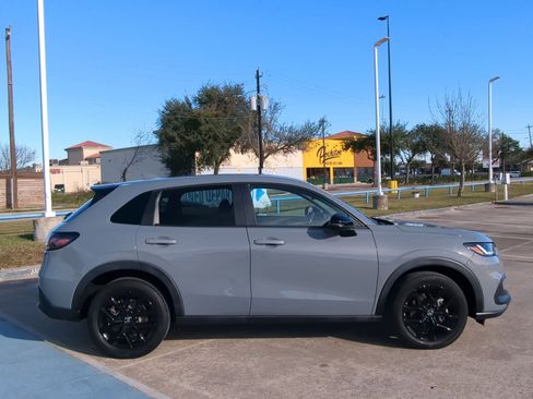 Used 2023 Honda HR-V Sport image 2