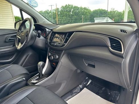 Used 2018 Chevrolet Trax LT w/ LT Convenience Package AWD/4WD image 23