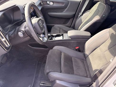 Certified 2023 Volvo C40 P8 Recharge Ultimate image 5