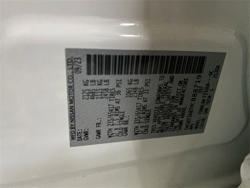 Used 2023 Nissan Rogue S image 33