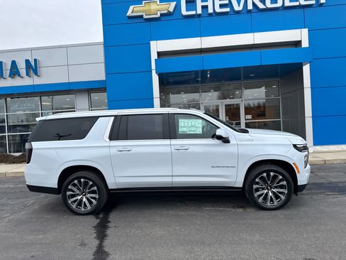 New 2026 Chevrolet Suburban High Country image 3